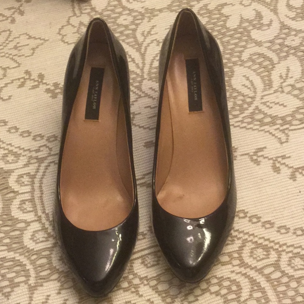 Ann Taylor black leather pumps size 7